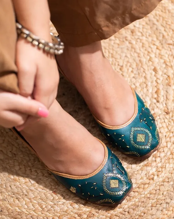 Handmade_Urbanic-Irani_Jutti_For_Women's