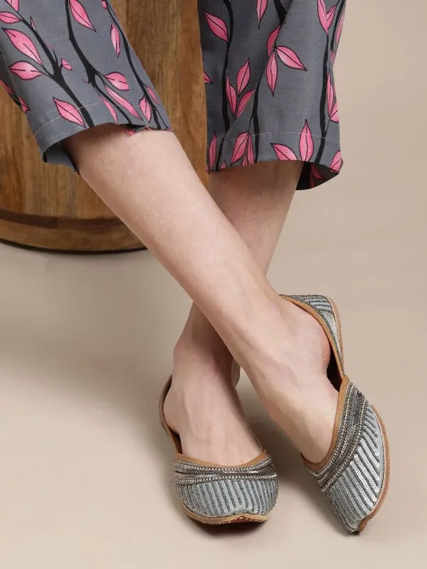 Handmade_UrbanicIndia_Pearl_Jutti_–_Women’s_Silver-Toned_Leather_Embellished_Mojari_Flats