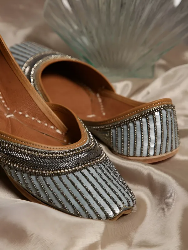 Handmade_UrbanicIndia_Pearl_Jutti_–_Women’s_Silver-Toned_Leather_Embellished_Mojari_Flats