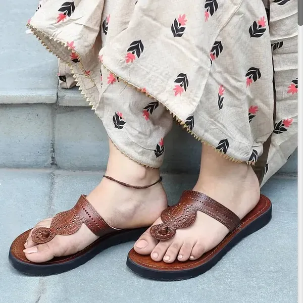 Handmade_BOHO-_Round_Kolhapuri
