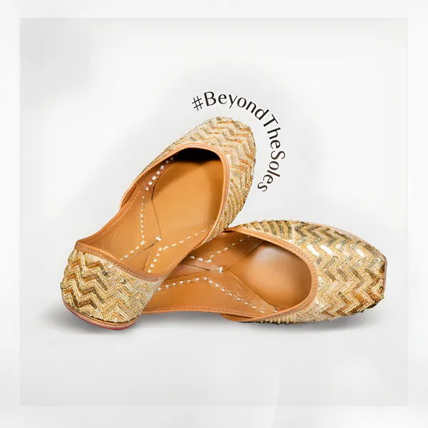 Handmade_Gold_Vibrant_Jutti_For_Women's
