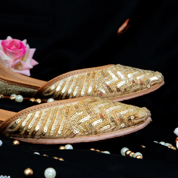Handmade_Gold_Vibrant_Jutti_For_Women's