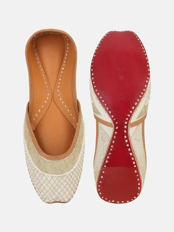 White_Leather_Pearl_Embellished_Jutti_For_Women