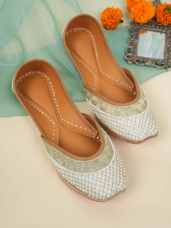 White_Leather_Pearl_Embellished_Jutti_For_Women