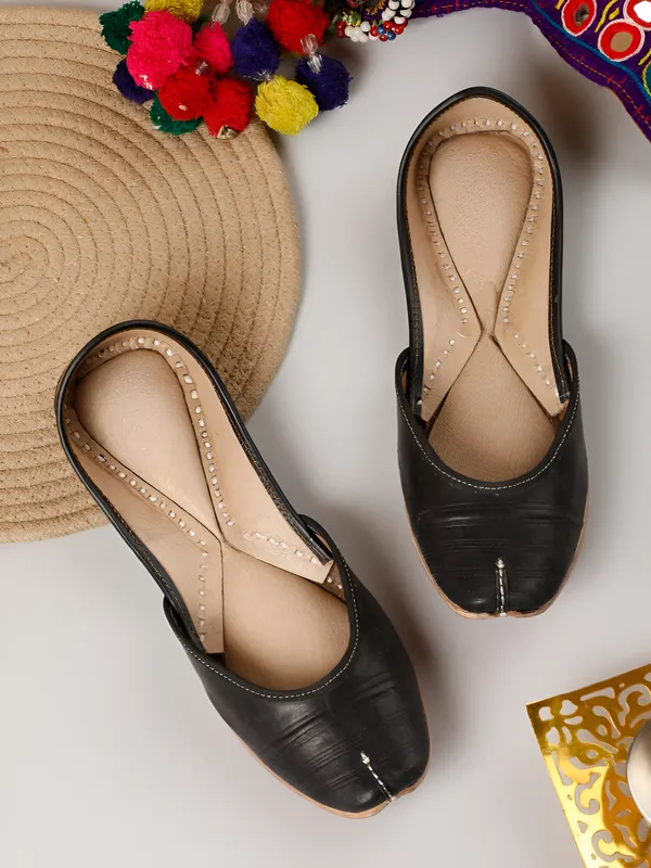 Handmade_Urbanico_Black_Leather_Handcrafted__Jutti_For_Women