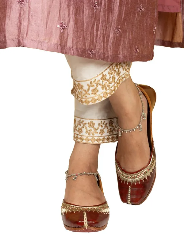 Urbanico__Regal_–_Punjabi_Jutti_for_Women