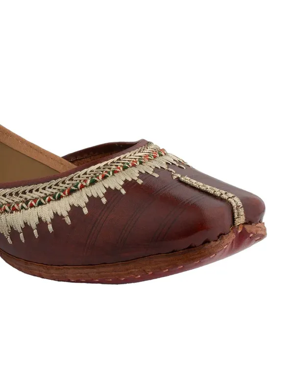 Urbanico__Regal_–_Punjabi_Jutti_for_Women
