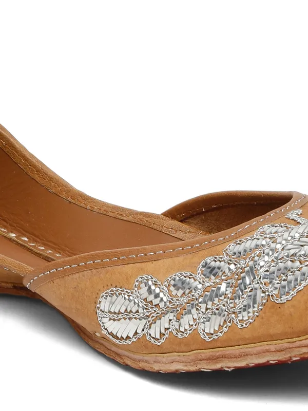 Mukaish_Peacock_Jutti_For_Women