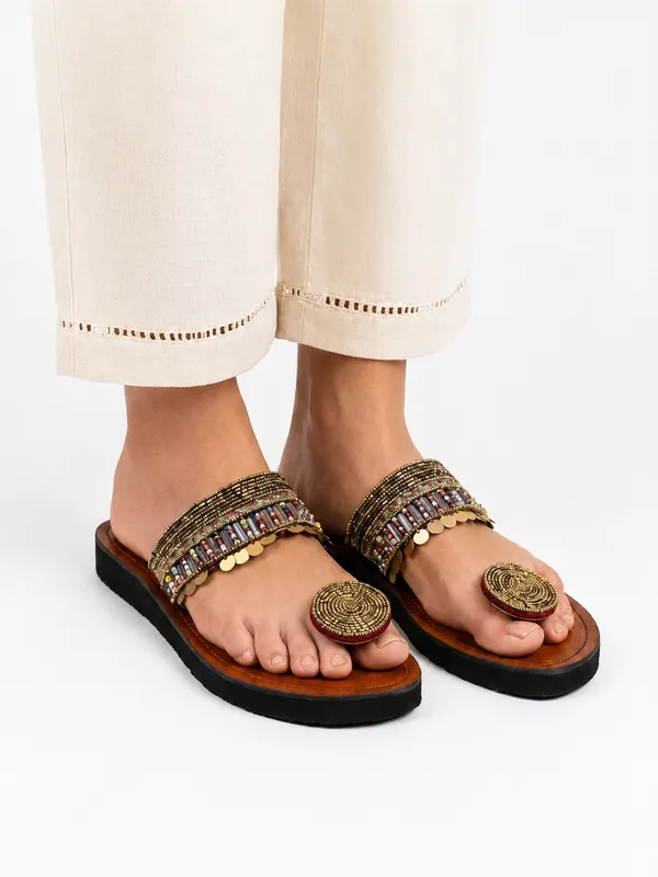 Multicolour_Leather_Beaded_Toe-Ring_Kolhapuri_Flat_For_Women