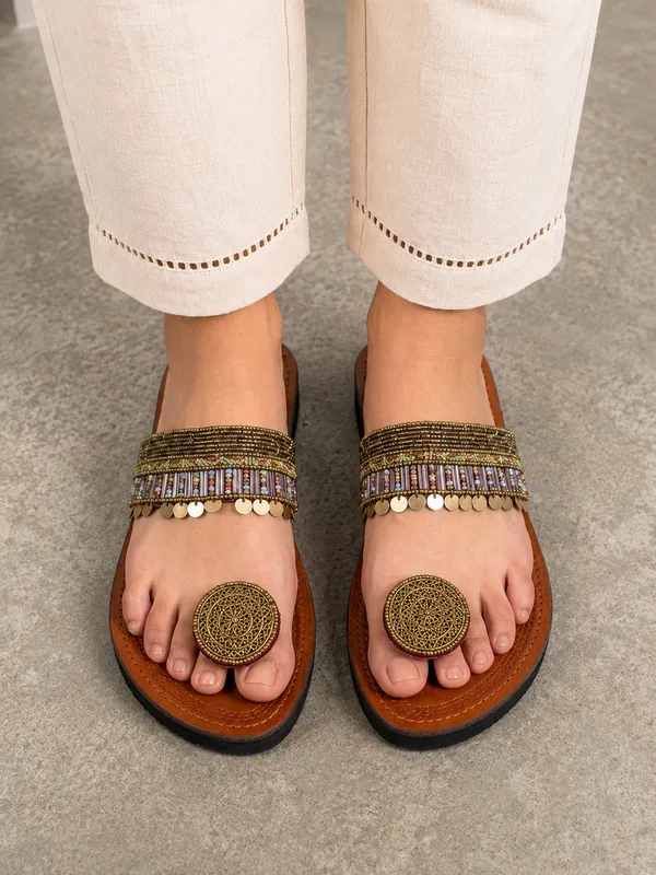 Multicolour_Leather_Beaded_Toe-Ring_Kolhapuri_Flat_For_Women