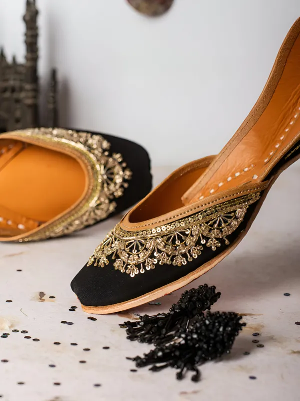 Handmade_Zarina_BlackRose_Jutti_–_Traditional_Gold_Embroidered_Jutti