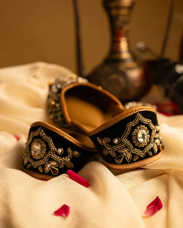 Handmade_Zarina_GOLDBLACK_Jutti
