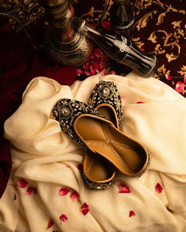 Handmade_Zarina_GOLDBLACK_Jutti