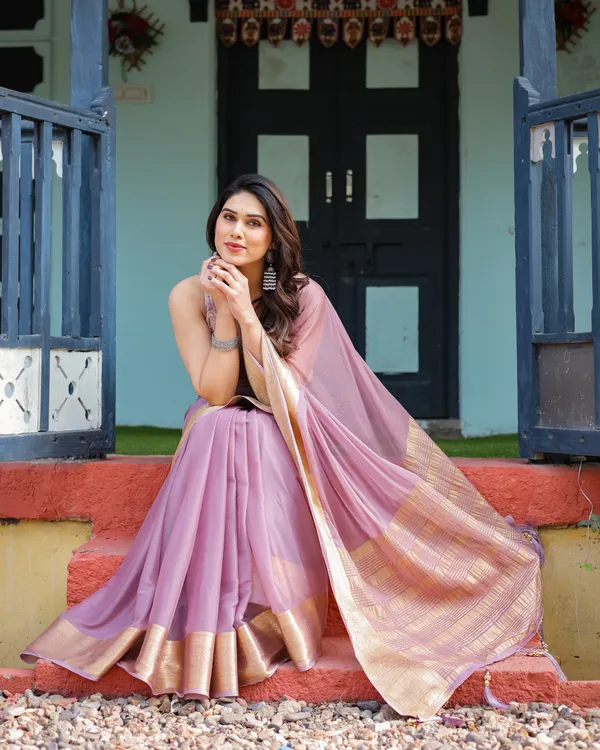 Lavender_Plain_Chiffon_Saree_with_Gold_Zari_Border,_Printed_Blouse_&_Tassel_Details