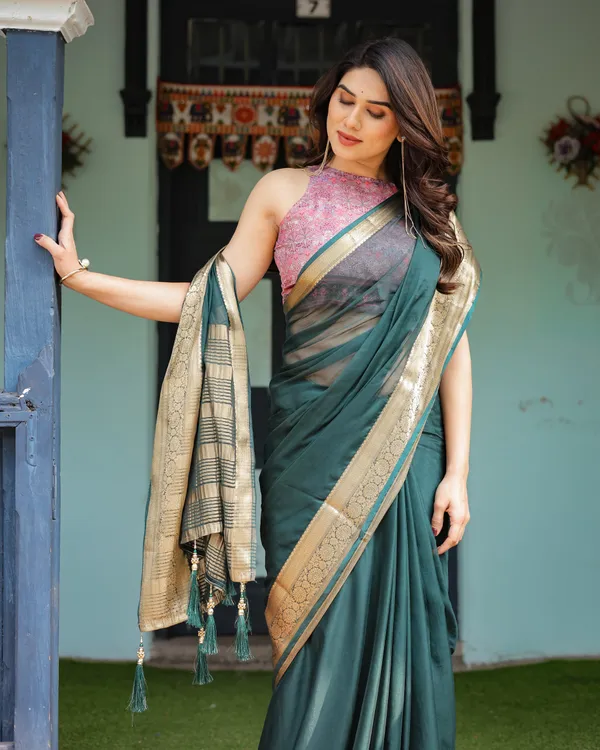 Enchanting_Forest_Green_Plain_Chiffon_Saree_with_Gold_Zari_Border,_Floral_Printed_Blouse_&_Tassel_Details