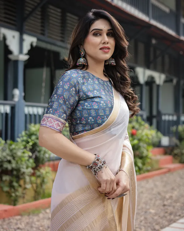 Ivory_White_Plain_Chiffon_Saree_with_Gold_Zari_Border,_Floral_Printed_Blouse_&_Tassel_Detailing