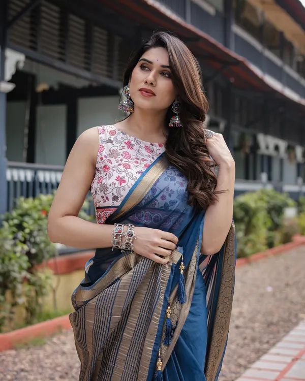 Deep_Navy_Blue_Plain_Chiffon_Saree_with_Gold_Zari_Border,_Floral_Printed_Blouse_&_Tassel_Accents