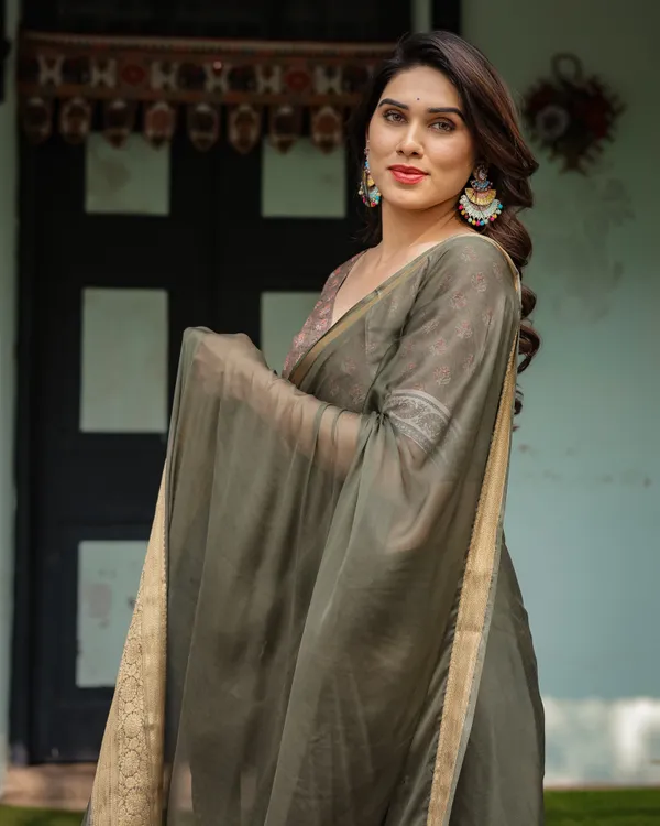 Elegant_Olive_Green_Plain_Chiffon_Saree_with_Gold_Zari_Border,_Floral_Printed_Blouse_&_Tassel_Detailing
