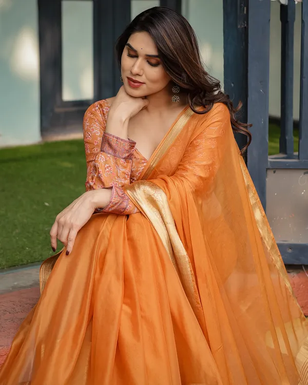 Sunset_Orange_Plain_Chiffon_Saree_with_Gold_Zari_Border,_Floral_Embroidered_Blouse_&_Tassel_Detailing