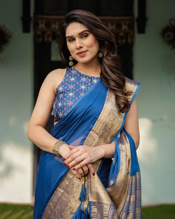 Royal_Blue_Plain_Chiffon_Saree_with_Gold_Zari_Border,_Geometric_Printed_Blouse_&_Tassel_Detailing