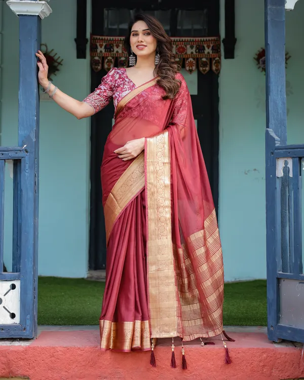 Elegant_Maroon_Plain_Chiffon_Saree_with_Gold_Border,_Printed_Blouse_&_Tassel_Detailing