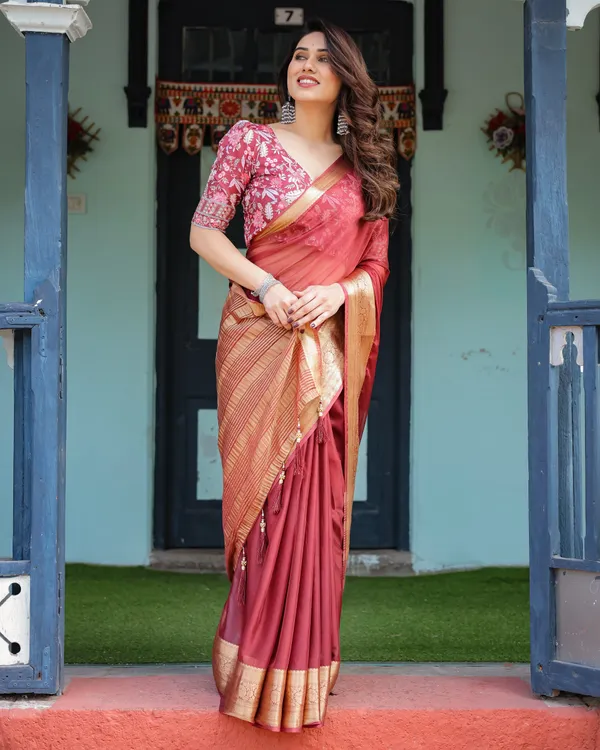 Elegant_Maroon_Plain_Chiffon_Saree_with_Gold_Border,_Printed_Blouse_&_Tassel_Detailing