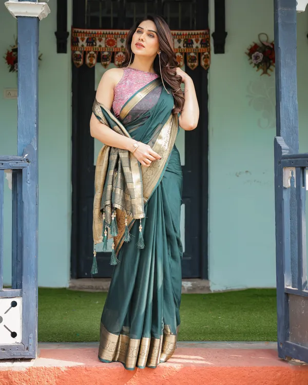 Enchanting_Forest_Green_Plain_Chiffon_Saree_with_Gold_Zari_Border,_Floral_Printed_Blouse_&_Tassel_Details