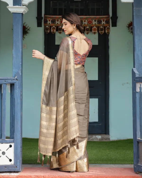 Elegant_Olive_Brown_Plain_Chiffon_Saree_with_Gold_Zari_Border,_Paisley_Printed_Blouse_&_Tassel_Detailing