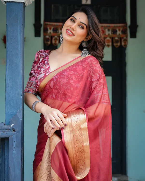 Elegant_Maroon_Plain_Chiffon_Saree_with_Gold_Border,_Printed_Blouse_&_Tassel_Detailing
