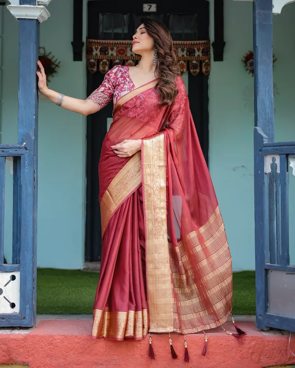 Elegant_Maroon_Plain_Chiffon_Saree_with_Gold_Border,_Printed_Blouse_&_Tassel_Detailing