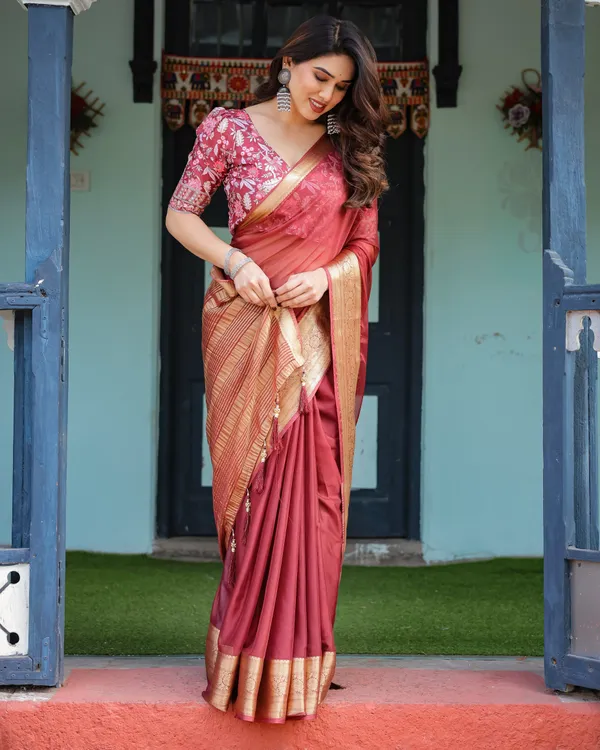 Elegant_Maroon_Plain_Chiffon_Saree_with_Gold_Border,_Printed_Blouse_&_Tassel_Detailing