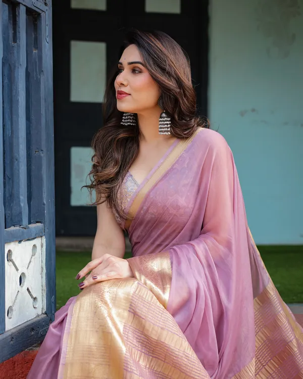 Lavender_Plain_Chiffon_Saree_with_Gold_Zari_Border,_Printed_Blouse_&_Tassel_Details