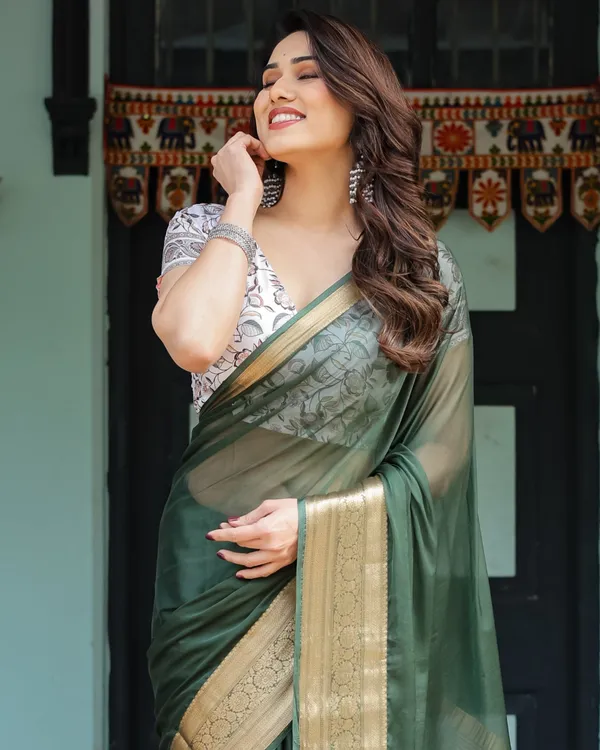 Elegant_Bottle_Green_Plain_Chiffon_Saree_with_Gold_Zari_Border,_Floral_Printed_Blouse_&_Tassel_Finishing