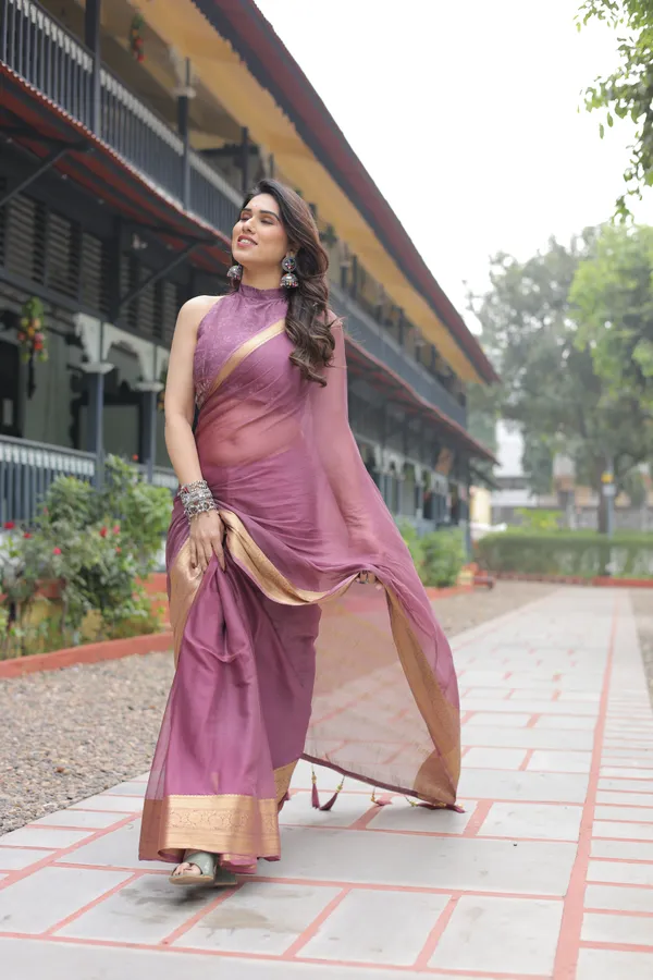 Sophisticated_Mauve_Plain_Chiffon_Saree_with_Gold_Zari_Border,_Matching_Printed_Blouse_&_Tassel_Detailing