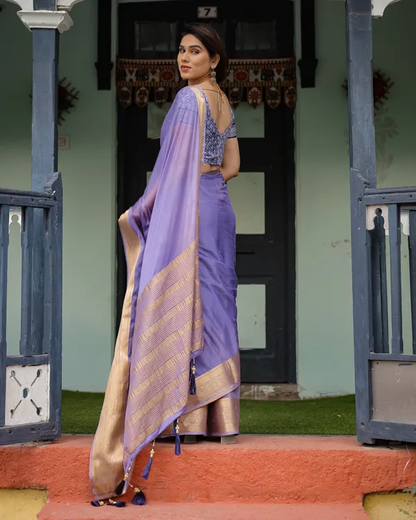 Lavender_Plain_Chiffon_Saree_with_Gold_Zari_Border,_Geometric_Printed_Blouse_&_Tassel_Detailing