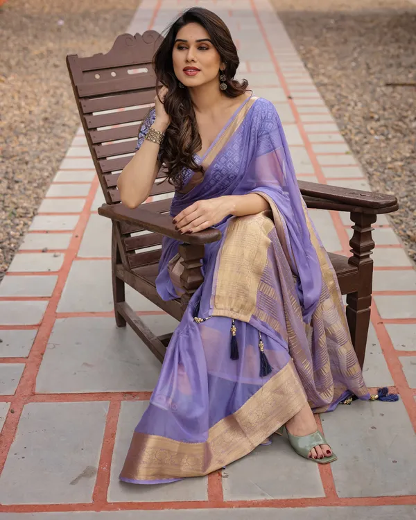 Lavender_Plain_Chiffon_Saree_with_Gold_Zari_Border,_Geometric_Printed_Blouse_&_Tassel_Detailing