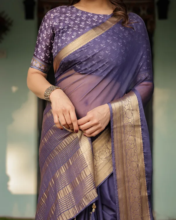 Deep_Violet_Plain_Chiffon_Saree_with_Gold_Zari_Border,_Floral_Printed_Blouse_&_Tassel_Detailing