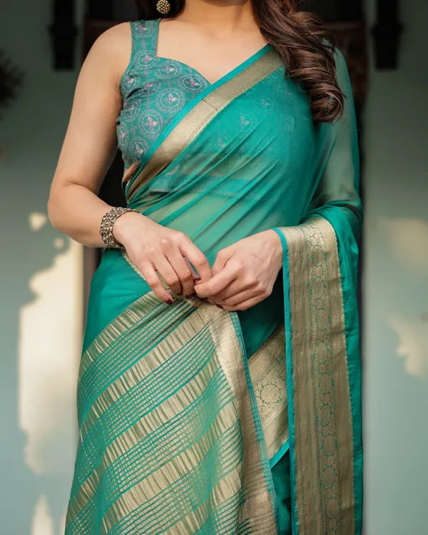 Elegant_Sea_Green_Plain_Chiffon_Saree_with_Gold_Zari_Border,_Paisley_Printed_Blouse_&_Tassel_Detailing