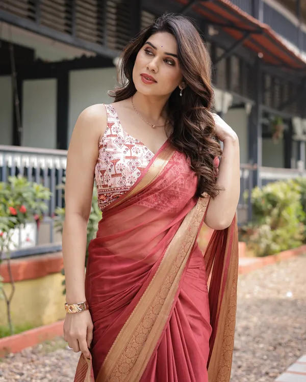 Elegant_Maroon_Plain_Chiffon_Saree_with_Gold_Zari_Border,_Designer_Printed_Blouse_&_Tassel_Detailing