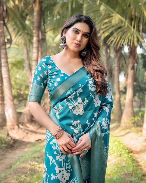 Teal_Blue_Tussar_Silk_Saree_with_White_Floral_Design,_Gold_Zari_Border_&_Tassel_Pallu