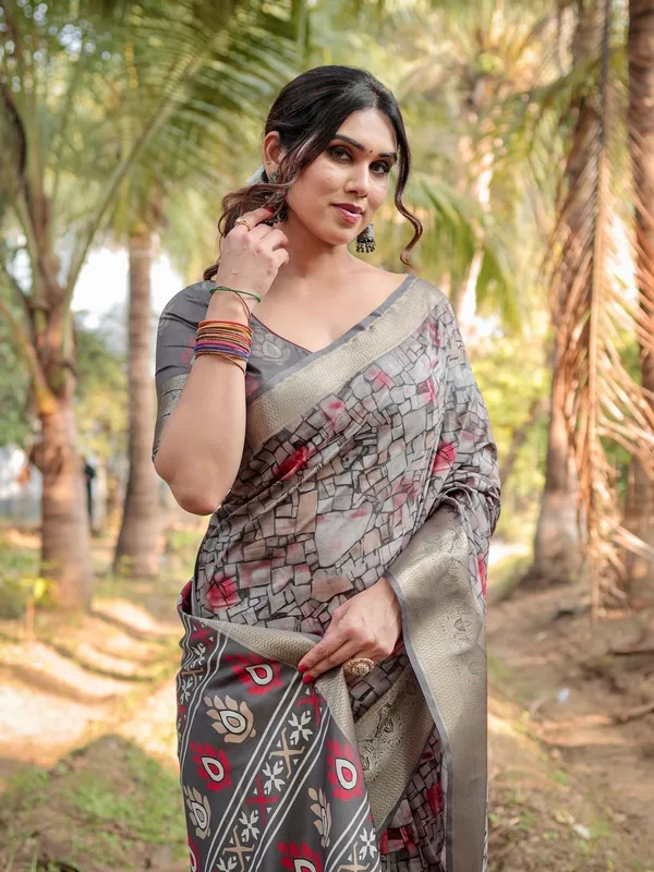 Stunning_Grey_Tussar_Silk_Saree_with_Golden_Zari_Border_and_Mosaic-Inspired_Pallu_Design