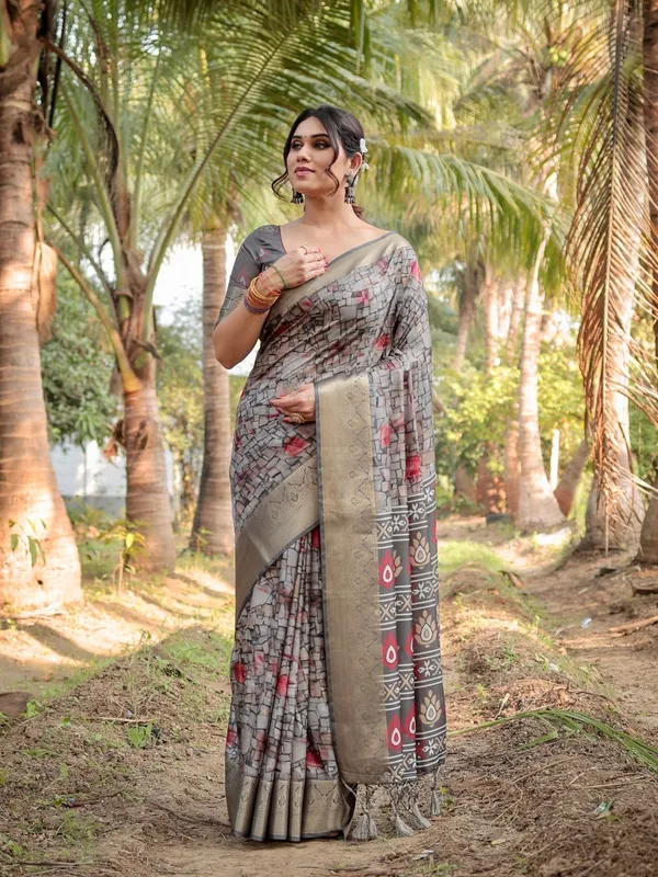 Stunning_Grey_Tussar_Silk_Saree_with_Golden_Zari_Border_and_Mosaic-Inspired_Pallu_Design