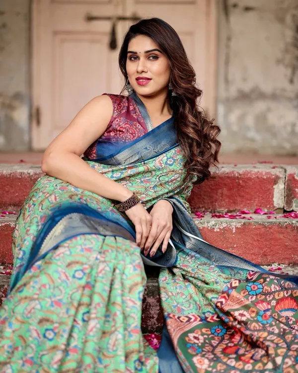 Majestic_Blue_and_Green_Digital_Print_Saree_with_Intricate_Floral_Motifs_and_Contrasting_Pallu