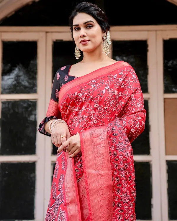 Fiery_Red_Tussar_Silk_Saree_with_Ornamental_Motifs_and_Detailed_Zari_Pallu