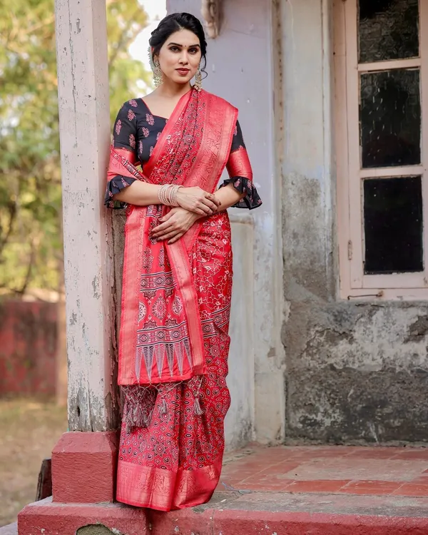 Fiery_Red_Tussar_Silk_Saree_with_Ornamental_Motifs_and_Detailed_Zari_Pallu