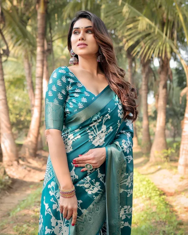 Teal_Blue_Tussar_Silk_Saree_with_White_Floral_Design,_Gold_Zari_Border_&_Tassel_Pallu
