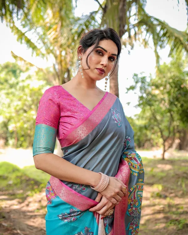 Pastel_Grey_and_Turquoise_Digital_Print_Tussar_Silk_Saree_with_Pink_Zari_Border_and_Peacock_Motif_Pallu