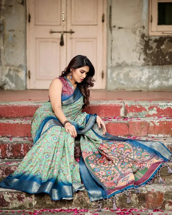 Majestic_Blue_and_Green_Digital_Print_Saree_with_Intricate_Floral_Motifs_and_Contrasting_Pallu