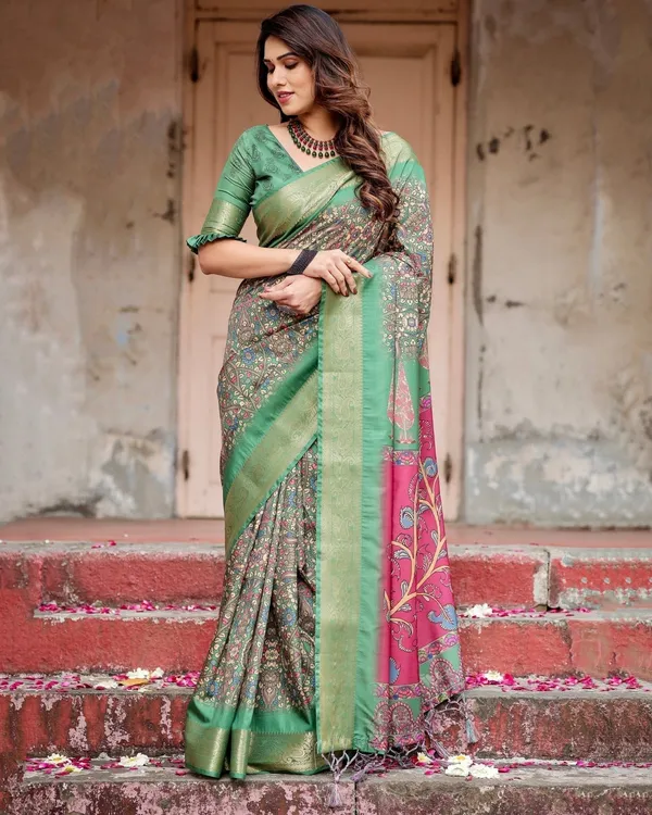 Emerald_Green_&_Magenta_Tussar_Silk_Saree_with_Zari_Weave_and_Tassel_Finish