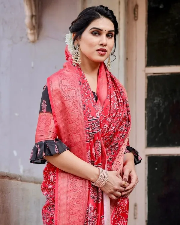 Fiery_Red_Tussar_Silk_Saree_with_Ornamental_Motifs_and_Detailed_Zari_Pallu